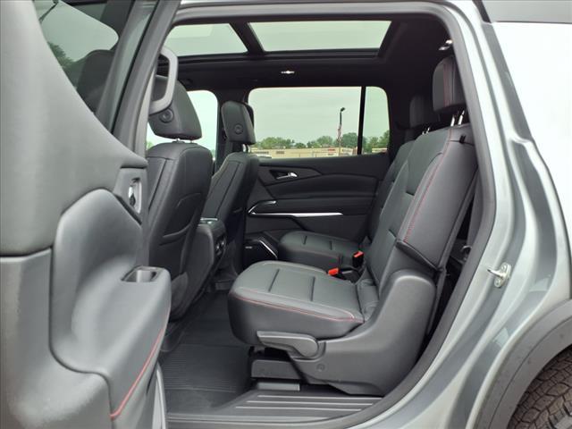 used 2025 Chevrolet Traverse car, priced at $50,995