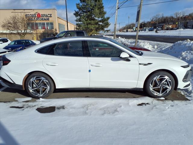 new 2025 Hyundai Sonata Hybrid car, priced at $33,170