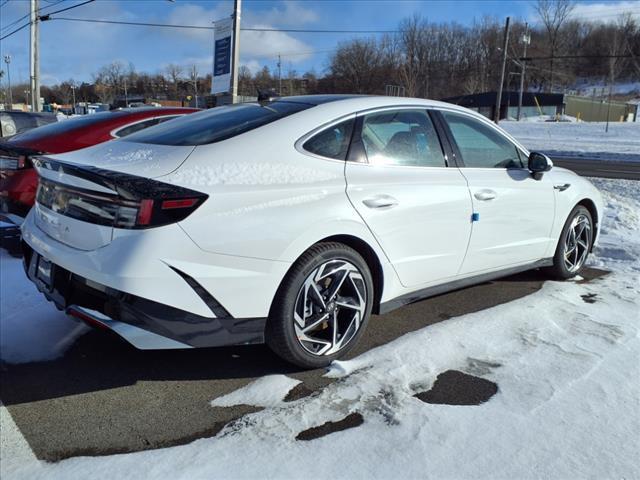 new 2025 Hyundai Sonata Hybrid car, priced at $33,170