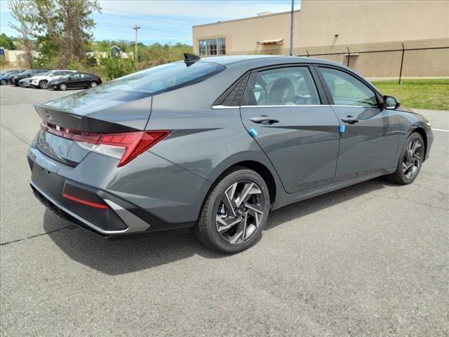 new 2024 Hyundai Elantra car, priced at $26,985