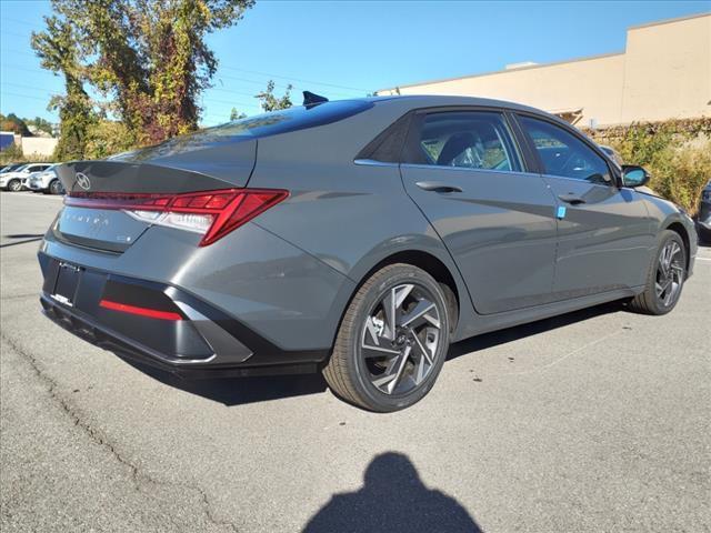 new 2025 Hyundai Elantra car, priced at $31,075