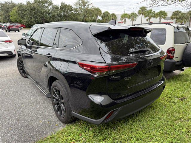 used 2022 Toyota Highlander car, priced at $27,989