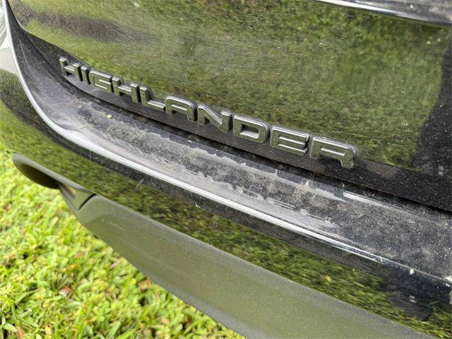 used 2022 Toyota Highlander car, priced at $27,989