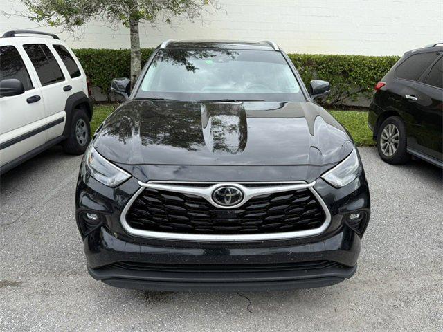 used 2022 Toyota Highlander car, priced at $27,989