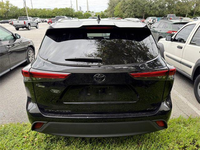 used 2022 Toyota Highlander car, priced at $27,989