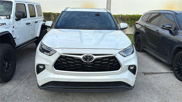 used 2022 Toyota Highlander car, priced at $31,994