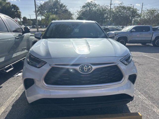 new 2022 Toyota Highlander car, priced at $39,993