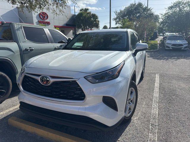 new 2022 Toyota Highlander car, priced at $39,993