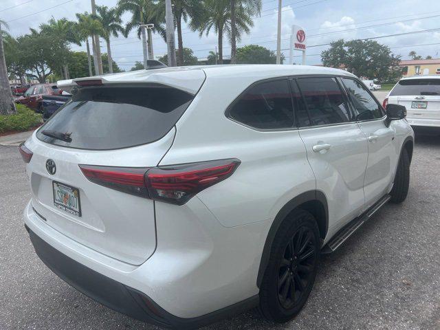 used 2022 Toyota Highlander car, priced at $27,372