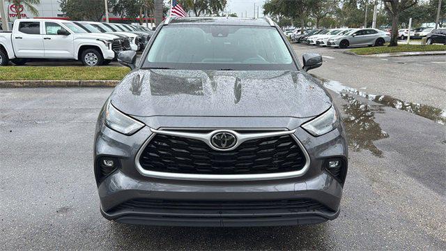 used 2022 Toyota Highlander car, priced at $30,459