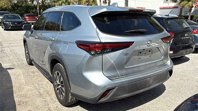 used 2022 Toyota Highlander car, priced at $32,486