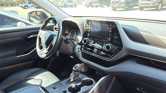 used 2022 Toyota Highlander car, priced at $32,486