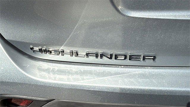 used 2022 Toyota Highlander car, priced at $32,486