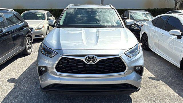 used 2022 Toyota Highlander car, priced at $32,486