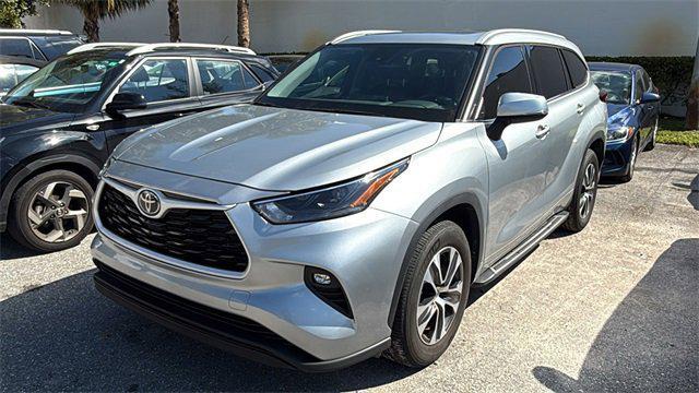 used 2022 Toyota Highlander car, priced at $32,486