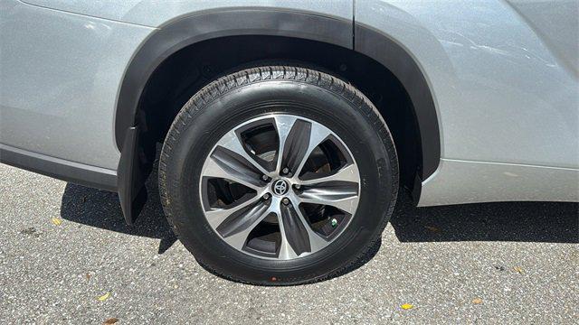 used 2023 Toyota Highlander car, priced at $35,889