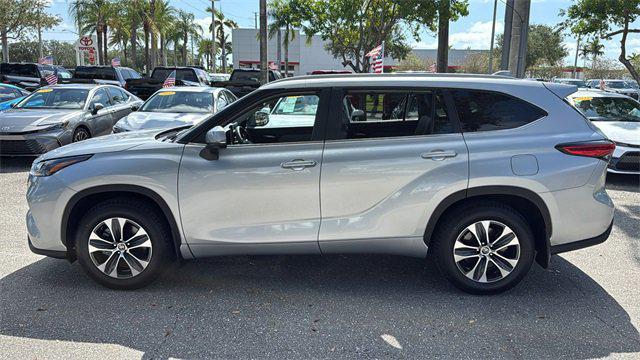used 2023 Toyota Highlander car, priced at $35,889