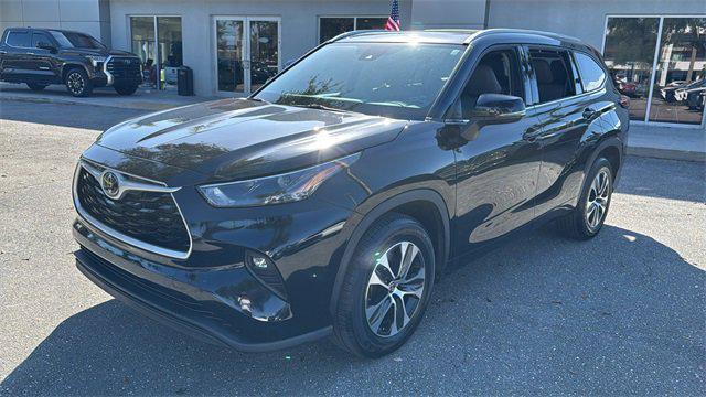 used 2022 Toyota Highlander car, priced at $33,750