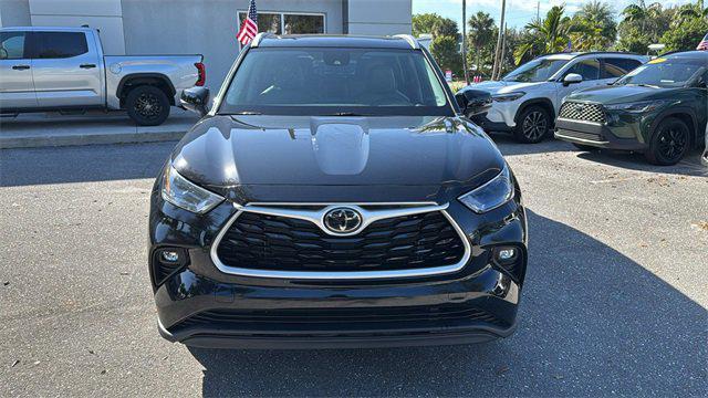 used 2022 Toyota Highlander car, priced at $33,750