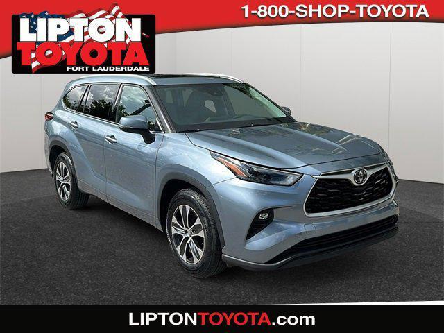 used 2022 Toyota Highlander car, priced at $31,297