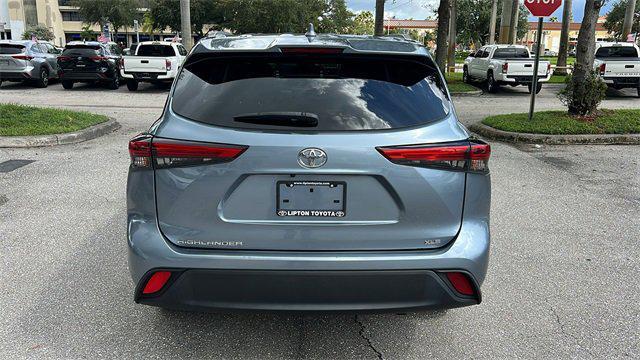 used 2022 Toyota Highlander car, priced at $31,297