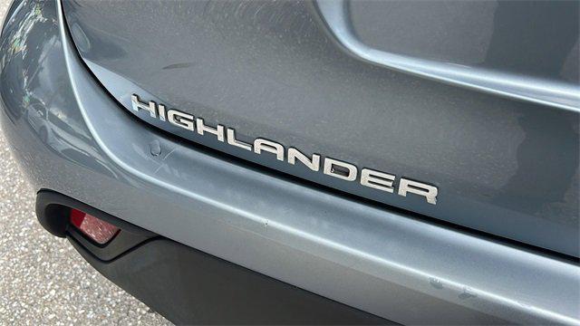 used 2022 Toyota Highlander car, priced at $31,297