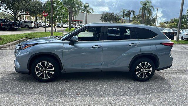 used 2022 Toyota Highlander car, priced at $31,297