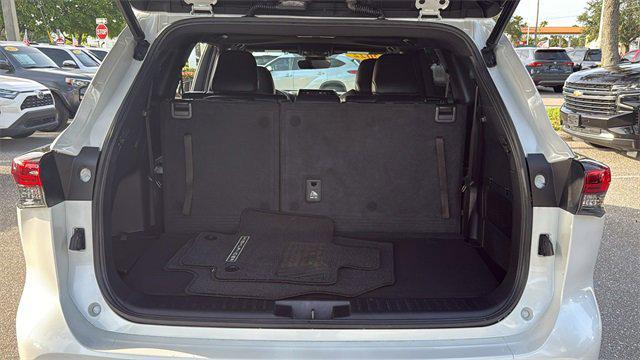 used 2022 Toyota Highlander car, priced at $34,999