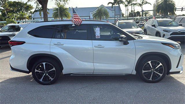 used 2022 Toyota Highlander car, priced at $34,999
