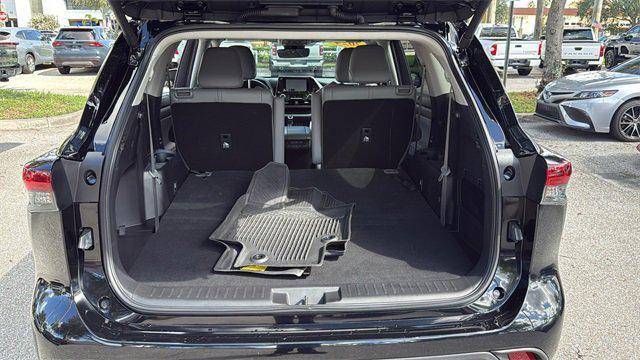 used 2024 Toyota Highlander car, priced at $36,995