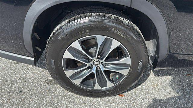 used 2024 Toyota Highlander car, priced at $36,995
