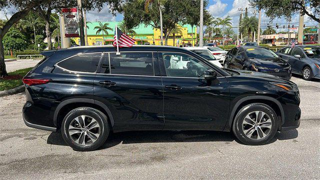 used 2021 Toyota Highlander car, priced at $30,999