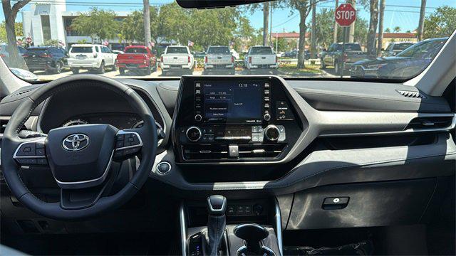 used 2022 Toyota Highlander car, priced at $36,891