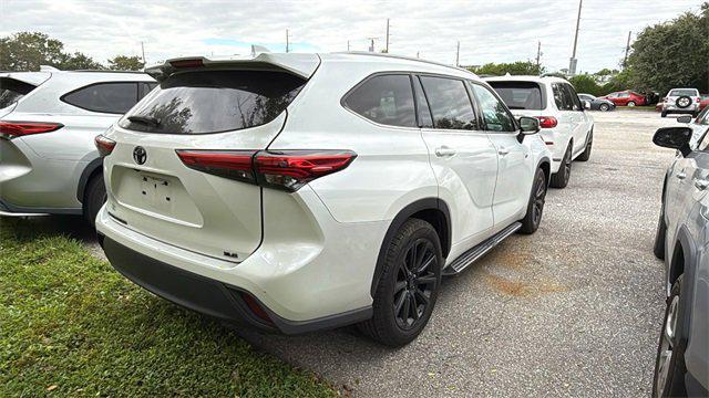 used 2022 Toyota Highlander car, priced at $31,489