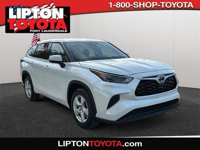 used 2022 Toyota Highlander car, priced at $27,498