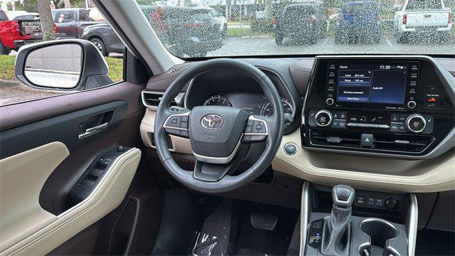 used 2022 Toyota Highlander car, priced at $32,397