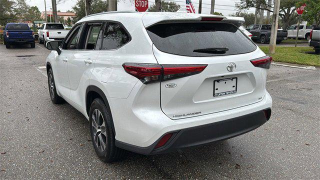 used 2022 Toyota Highlander car, priced at $32,397