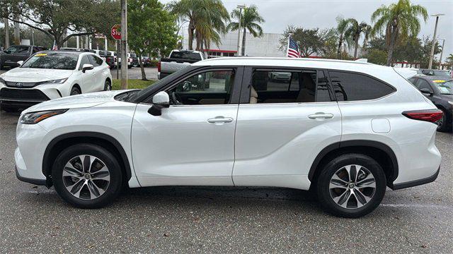 used 2022 Toyota Highlander car, priced at $32,397