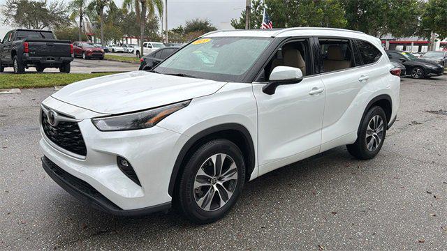 used 2022 Toyota Highlander car, priced at $32,397