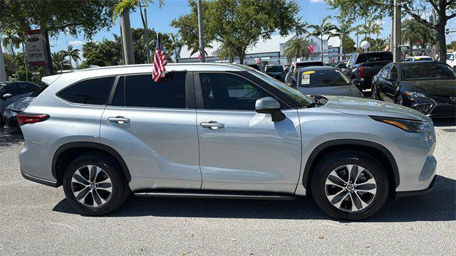 used 2023 Toyota Highlander car, priced at $33,006