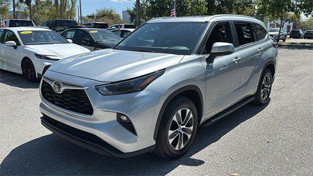 used 2023 Toyota Highlander car, priced at $33,006