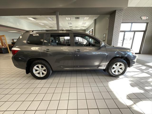 used 2009 Toyota Highlander car, priced at $9,550