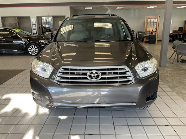 used 2009 Toyota Highlander car, priced at $9,550