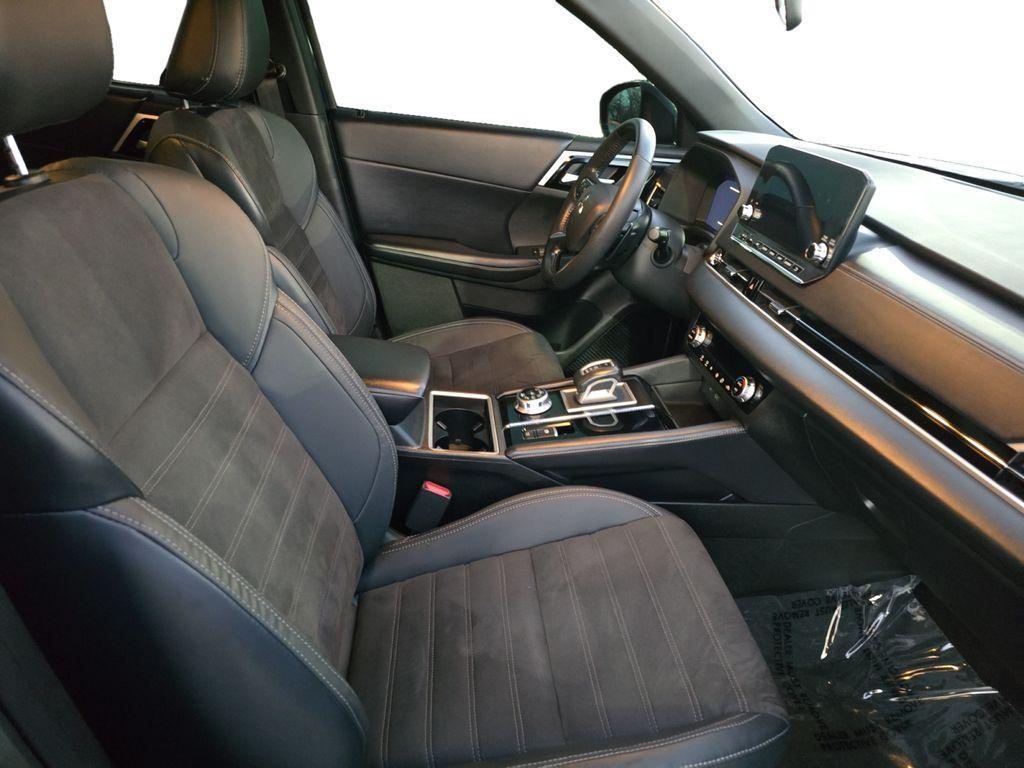 used 2023 Mitsubishi Outlander car, priced at $25,990