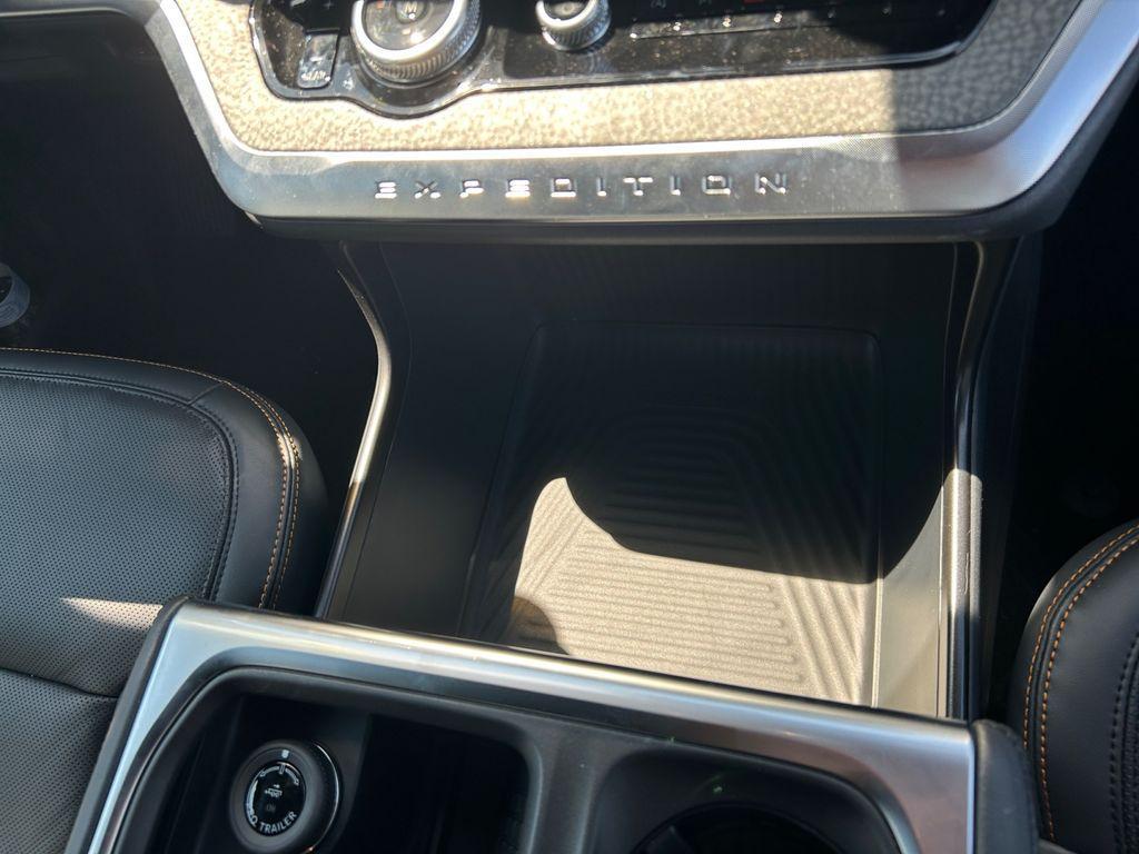 new 2025 Ford Expedition car, priced at $87,875