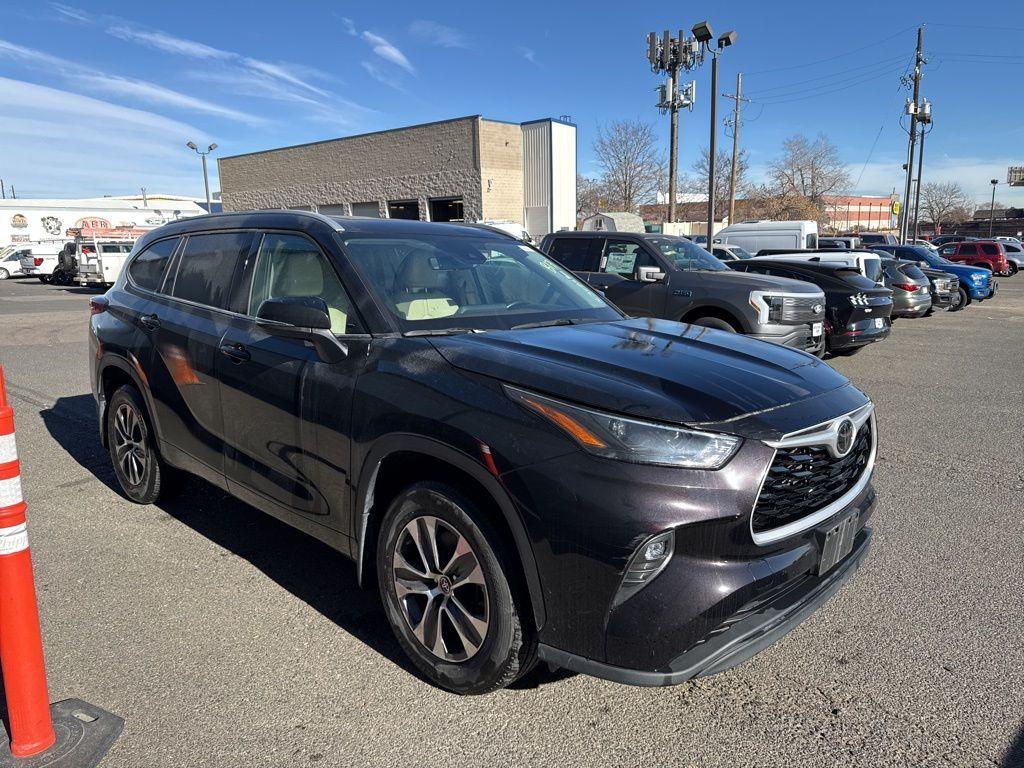 used 2022 Toyota Highlander car, priced at $38,589