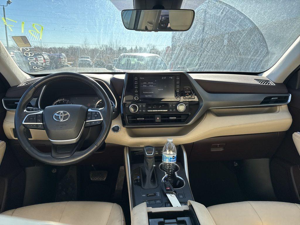 used 2022 Toyota Highlander car, priced at $38,589