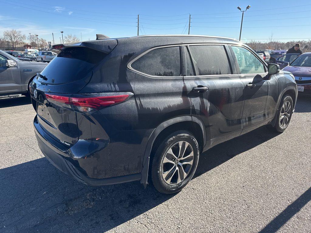 used 2022 Toyota Highlander car, priced at $38,589