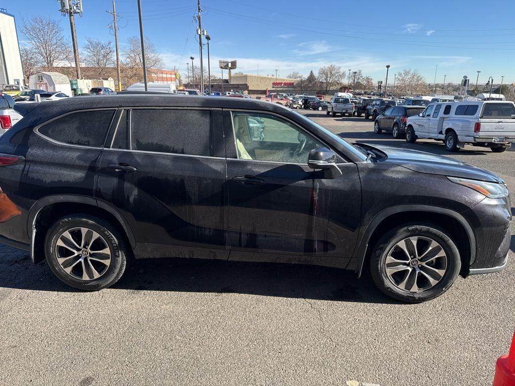 used 2022 Toyota Highlander car, priced at $38,589