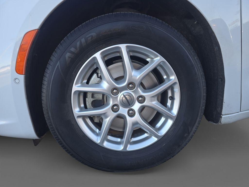 used 2021 Chrysler Pacifica car, priced at $21,990